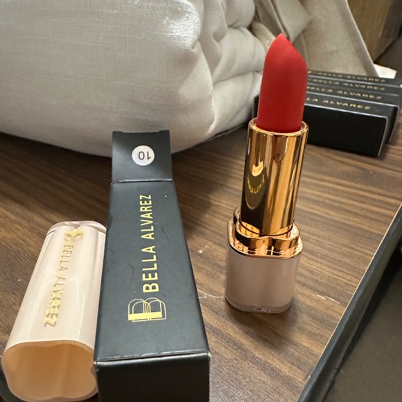 lipstick - Picture 1 of 4